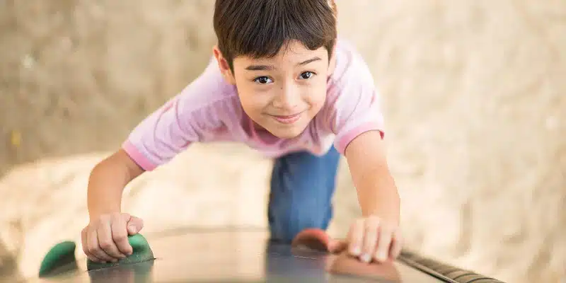 اصلاح و بیان روش های مهارت جرات مندانه در کودکان و نوجوانان 1 تشویق مهارت های نیازمند جرات در کودکان