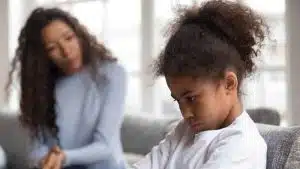 روانشناس کودک یا روانپزشک کودک؟ کدام را انتخاب کنیم؟ 2 روانشناس کودک کیست؟