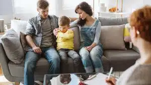 تاثیر مشاوره خانواده در زندگی 2 اهمیت مشاوره تنها در بحران نیست