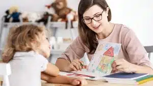 منظور از مشاوره گرفتن برای روان کودک چیست؟ 1 منظور از مشاوره کودک چیست؟