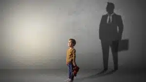 تربیت کودک برای رسیدن به آرزوهای از دست رفته غلط است 1 تربیت کودک برای رسیدن به آرزوهای از دست رفته غلط است