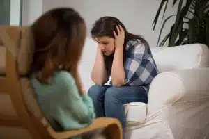 بیماری پارانوئید چیست و چه علائمی دارد؟ 3 روش تشخیص اختلال پارانوئید