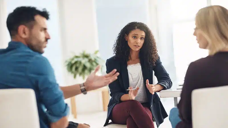 مشاوره پیش از طلاق چیست؟ چه ضرورتی دارد؟ 5 کشف گزینههای جایگزین در مشاوره قبل از طلاق