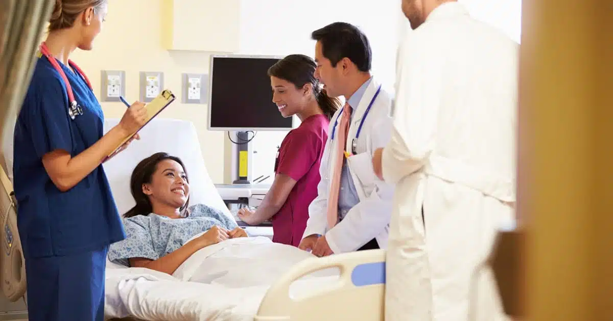 سایکوانکولوژی و ارتباط موثر با بیماران: توصیههایی برای مددکاران اجتماعی 4 تکنیکهای عملی برای بهبود مهارت ارتباط موثر با بیمار