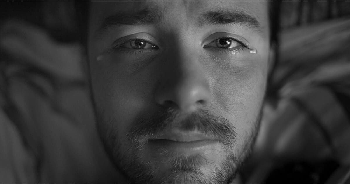 دلیل گریه‌های بی‌دلیل چیست؟ آیا واقعاً بی دلیل است؟